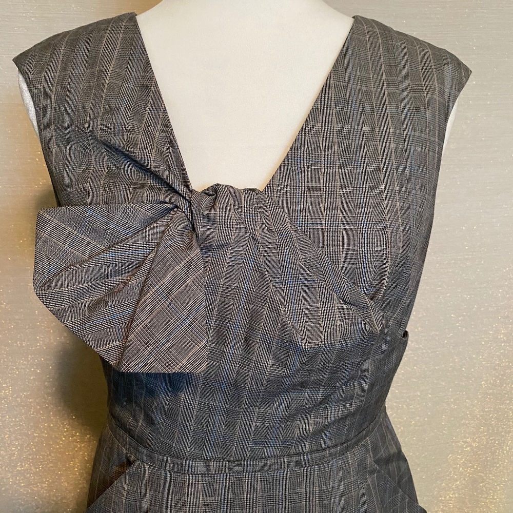 Adrianna Papell Gray plaid dress Size 8